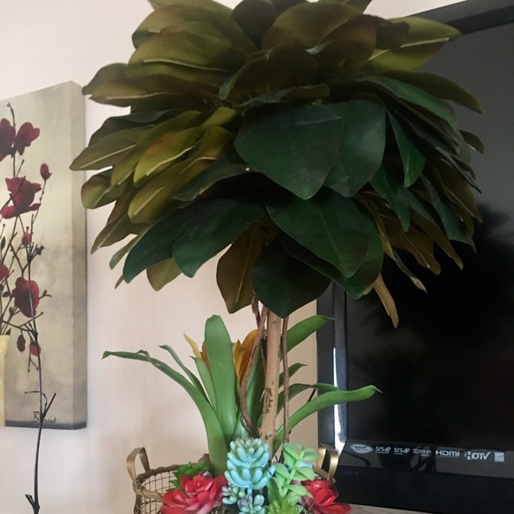 Artificial succulent tree flower arrangement. - Picture 3 of 3